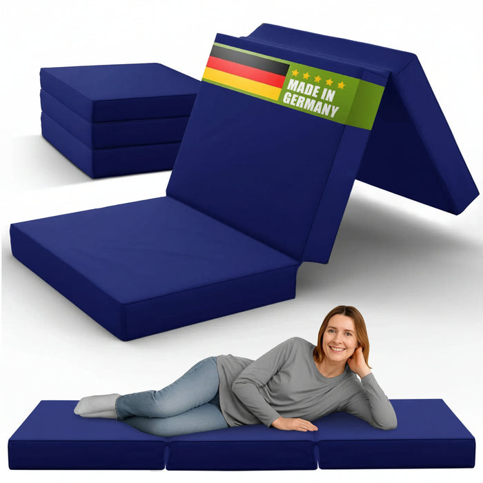 Marineblaue shogazi® Klappmatratze 100 x 200 cm in verschiedenen Faltpositionen mit liegender Frau
