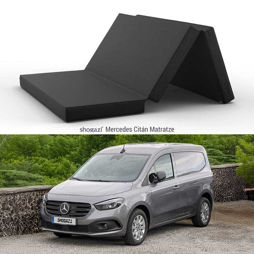 Handgefertigte Faltmatratze von shogazi® im aufgeklappten Zustand – entwickelt für den Mercedes Citan als passgenaue Schlaflösung für Alltag, Reise und Vanlife, kombiniert mit Fahrzeugansicht.
